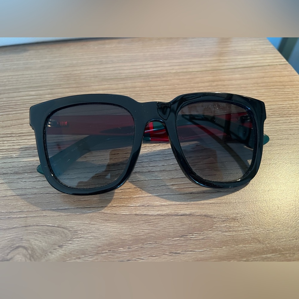 Gucci Sunglasses with Black Frame and Red and green Side Temples - Picture 3 of 8